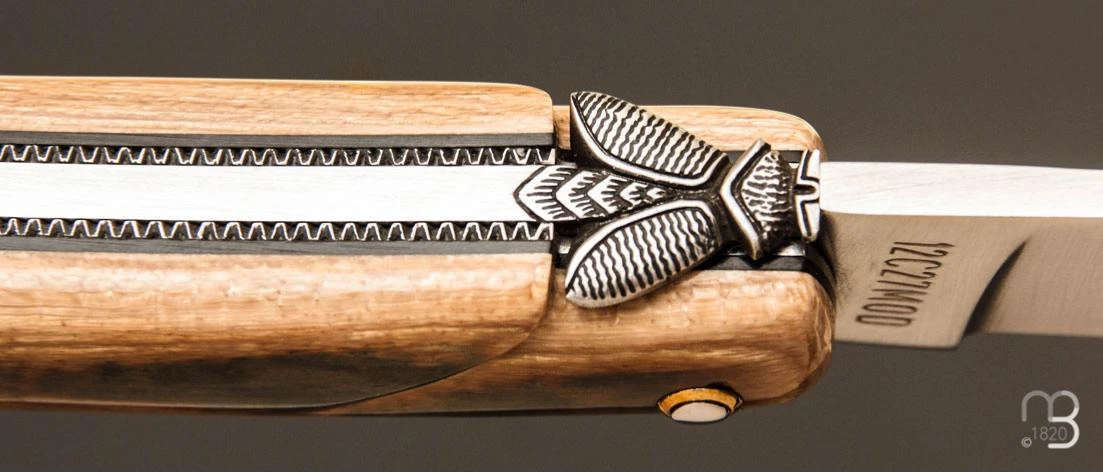 Couteau Laguiole En Aubrac 12 Cm Plein Manche En Croûte De Mammouth 7 Couteau Laguiole En Aubrac 12 Cm Plein Manche En Croûte De Mammouth – Image 5